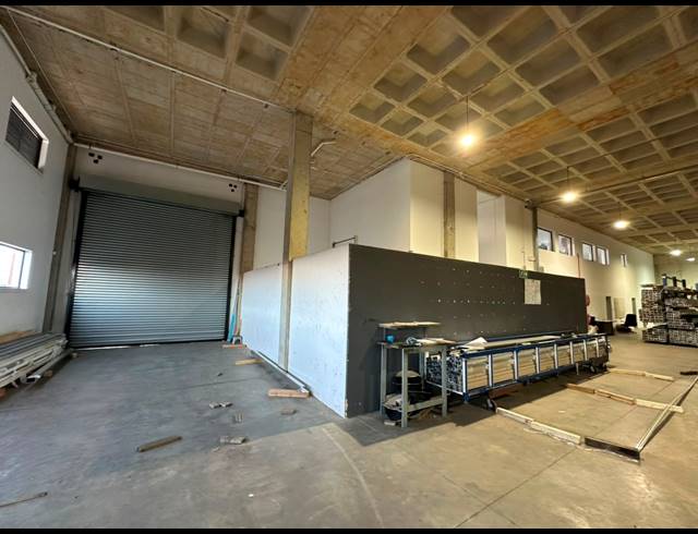5,002M² WAREHOUSE TO LET IN COSMO BUSINESS PARK